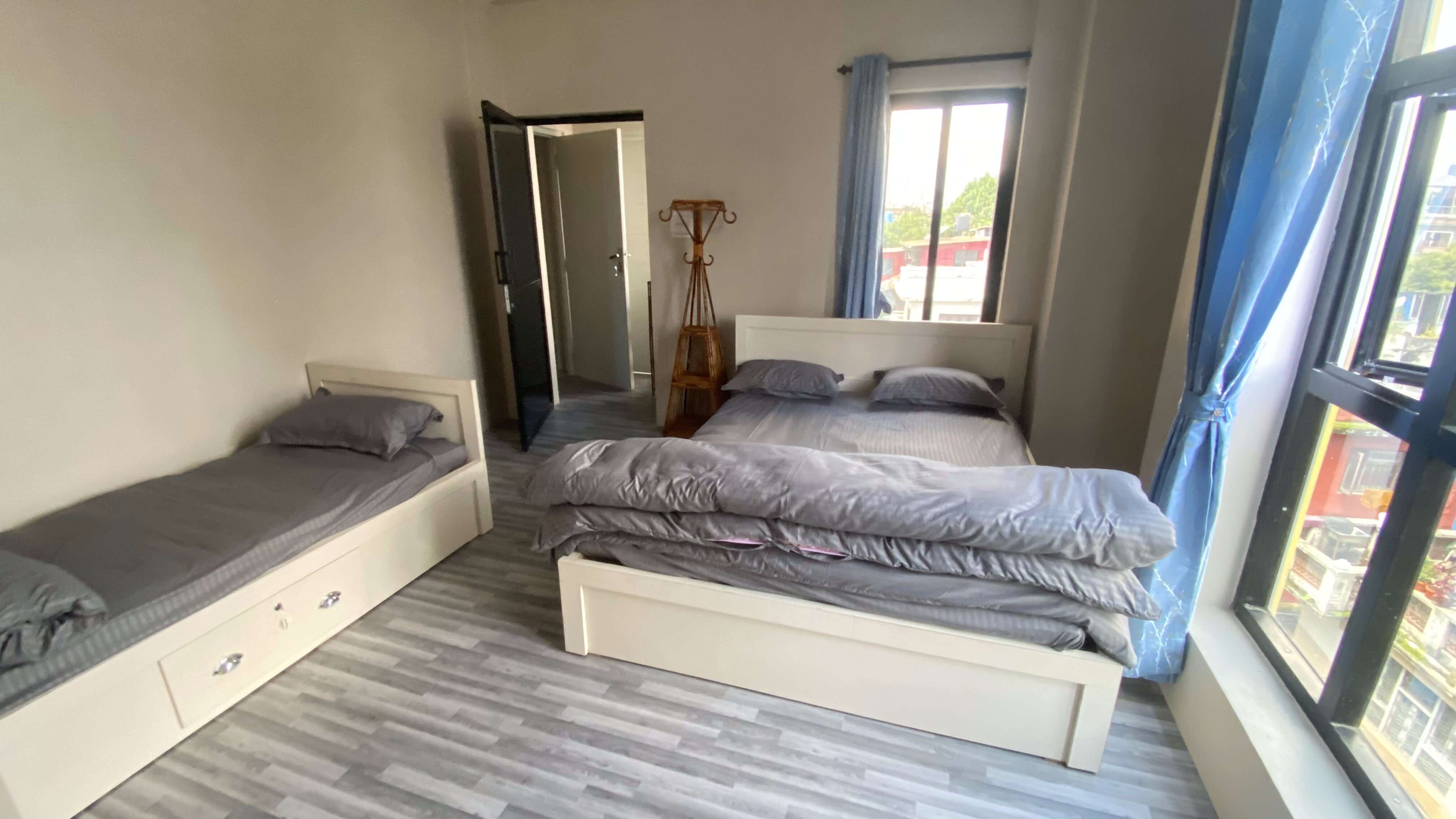 bed for 2, room for 2